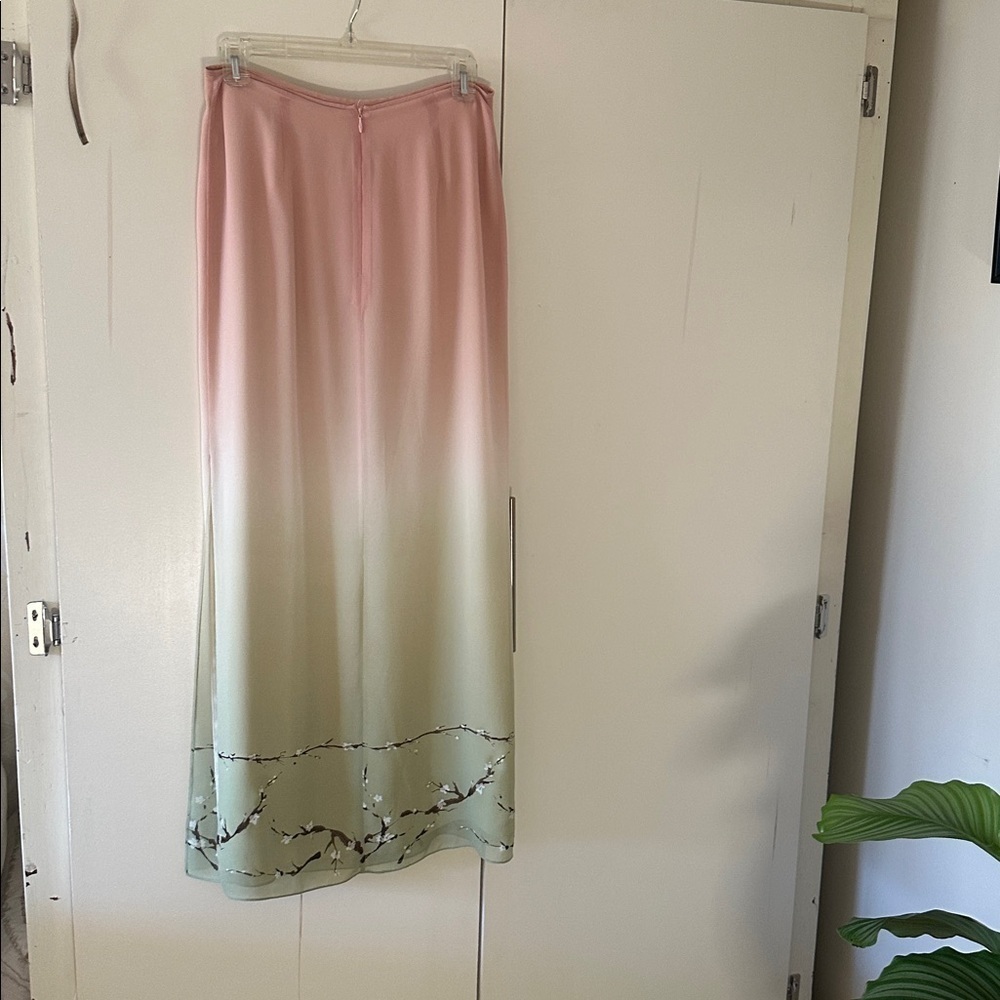 Tahari - Picture 2 of 7